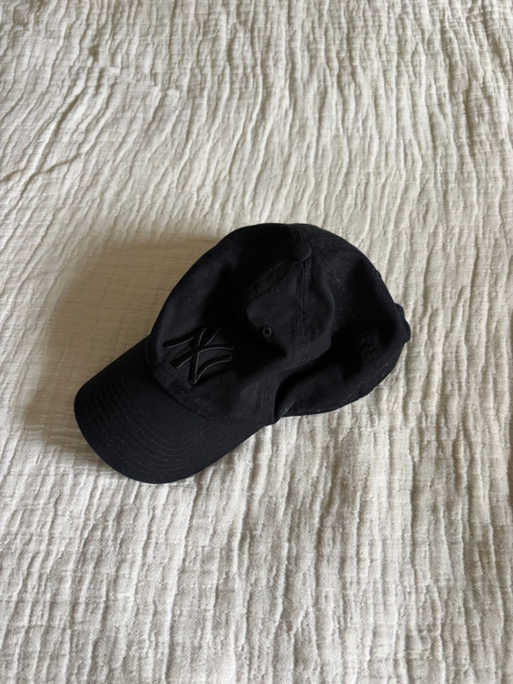 NEW YORK Black Embroidered Baseball Cap -